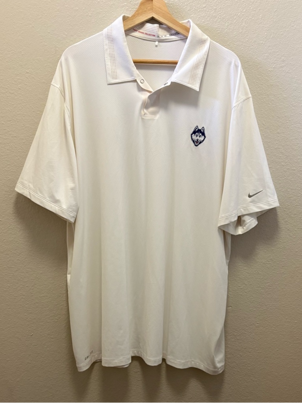 Nike Tiger Woods Collection golf polo shirt UConn Huskies